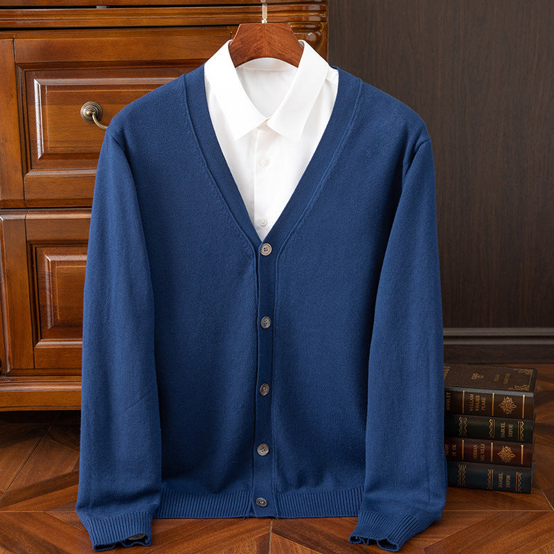 Herren lässige Strickjacke mit tiefem V-Ausschnitt und Knopfdetails Echoarchiv