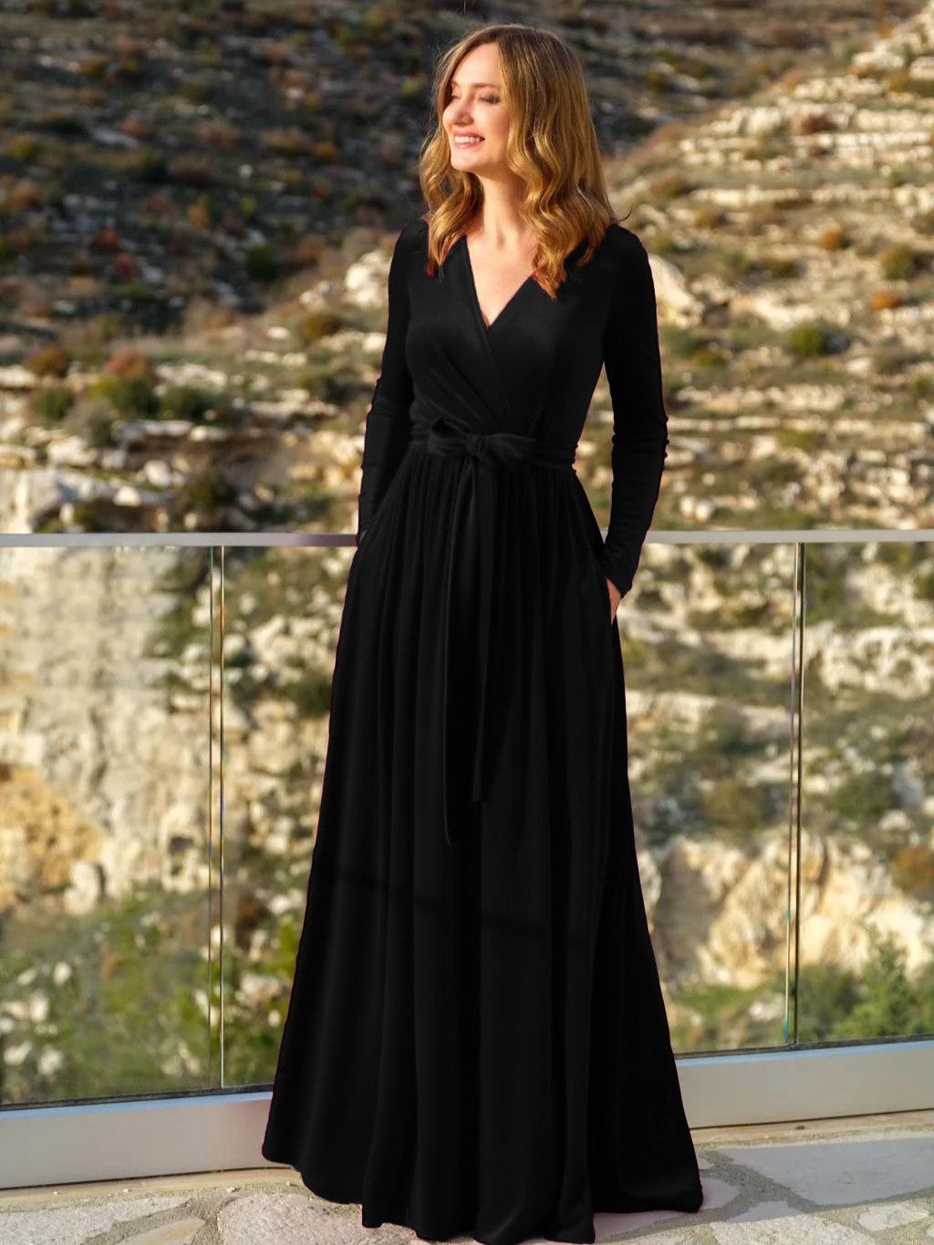 Damen nan elegantes Wickelmaxikleid aus Samt mit V-Ausschnitt, Taillengürtel und seitlichen Eingrifftaschen Echo Archiv