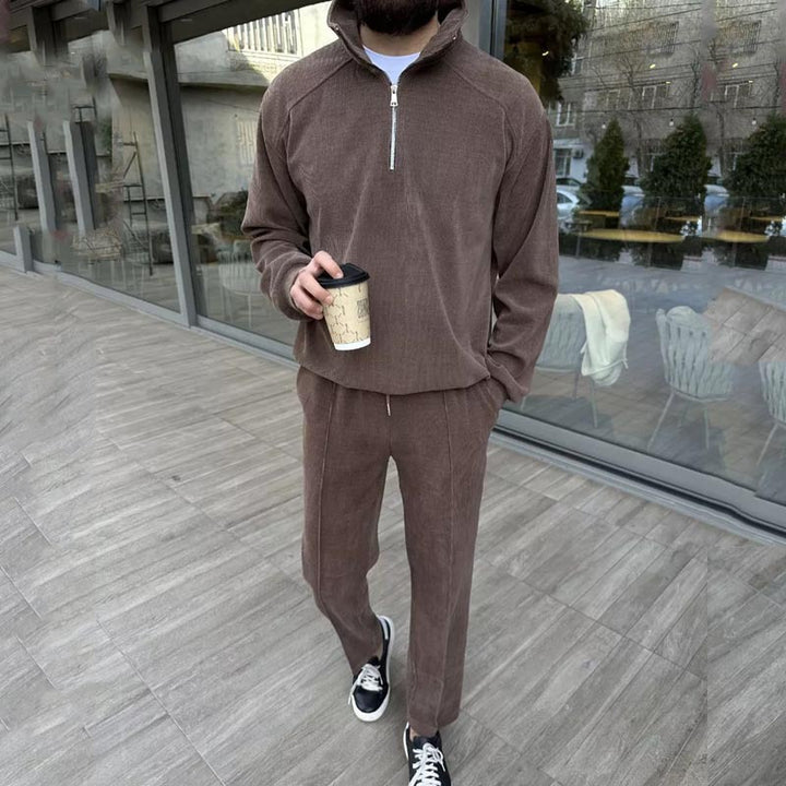 Herren Lounge-Set bestehend aus hochwertigem Pullover mit Reißverschluss und bequemen Jogginghosen Echoarchiv