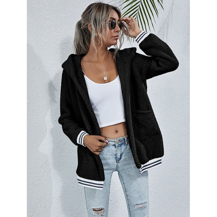 Damen Teddy‑Fleece Kapuzenjacke mit kontrastierenden Bündchen und aufgesetzten Taschen – Célinea