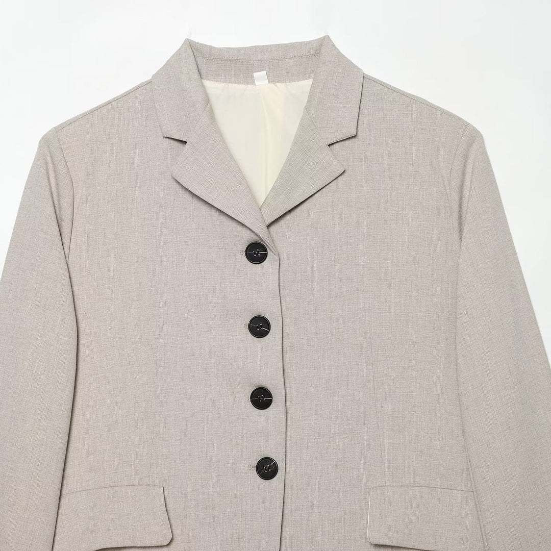 Damen Kurzblazer mit minimalistischer Linienführung, abgerundetem Saum und Pattentaschen Echo Archiv