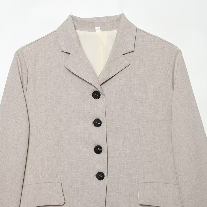 Damen Kurzblazer mit minimalistischer Linienführung, abgerundetem Saum und Pattentaschen Echo Archiv