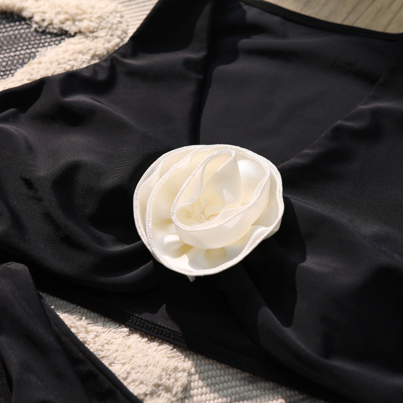 Damen Hochgeschnittener Bikini mit elegantem Blütenmotiv Echo Archiv