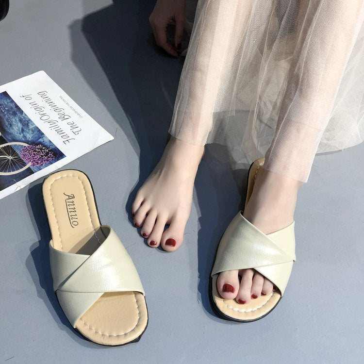 Damen nan komfortable Slipper-Pantolette mit gekreuzten Riemen und leichtem Keilabsatz Echo Archiv