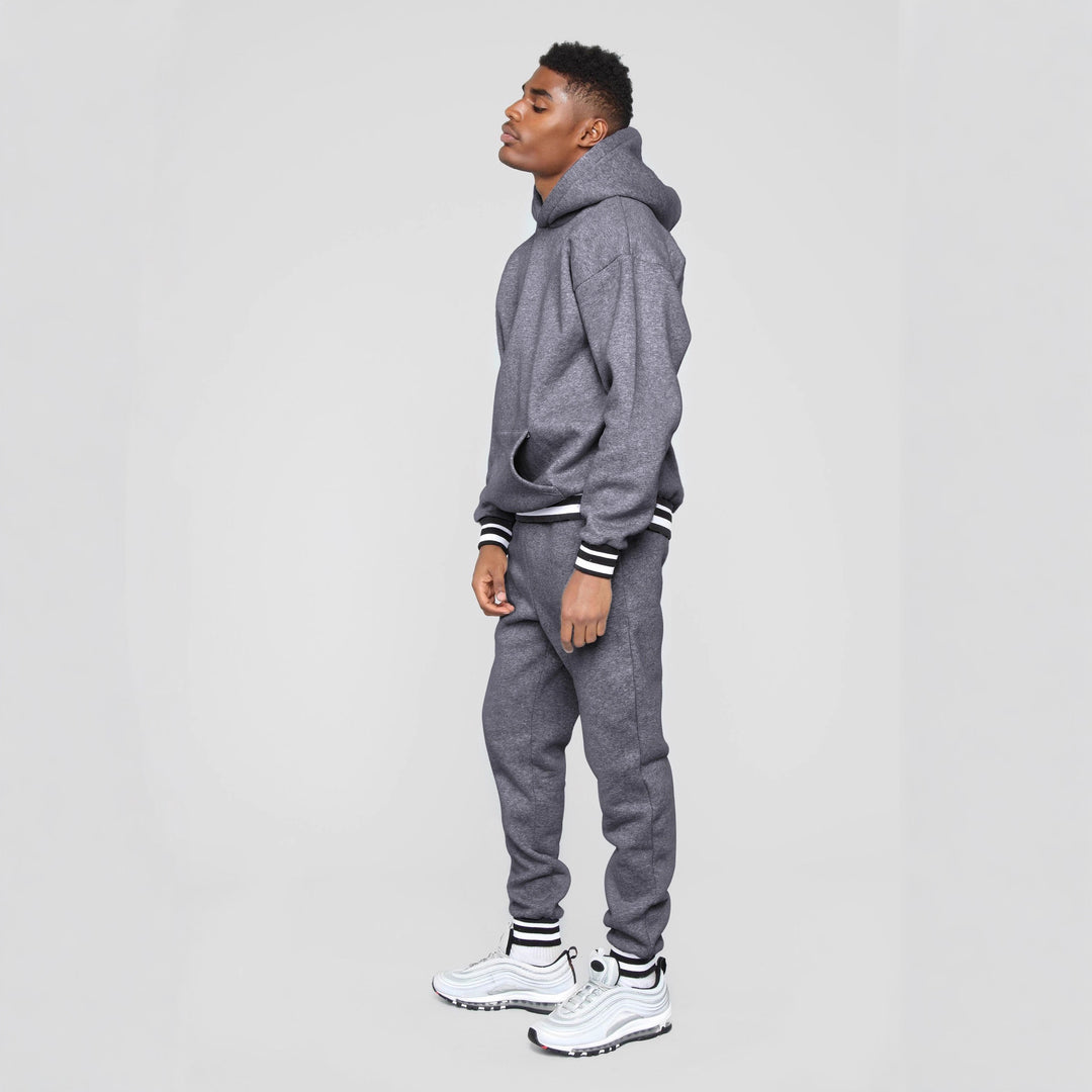 Herren sportliches Sweatshirt mit bequemen Jogginghosen im urbanen Style Echoarchiv