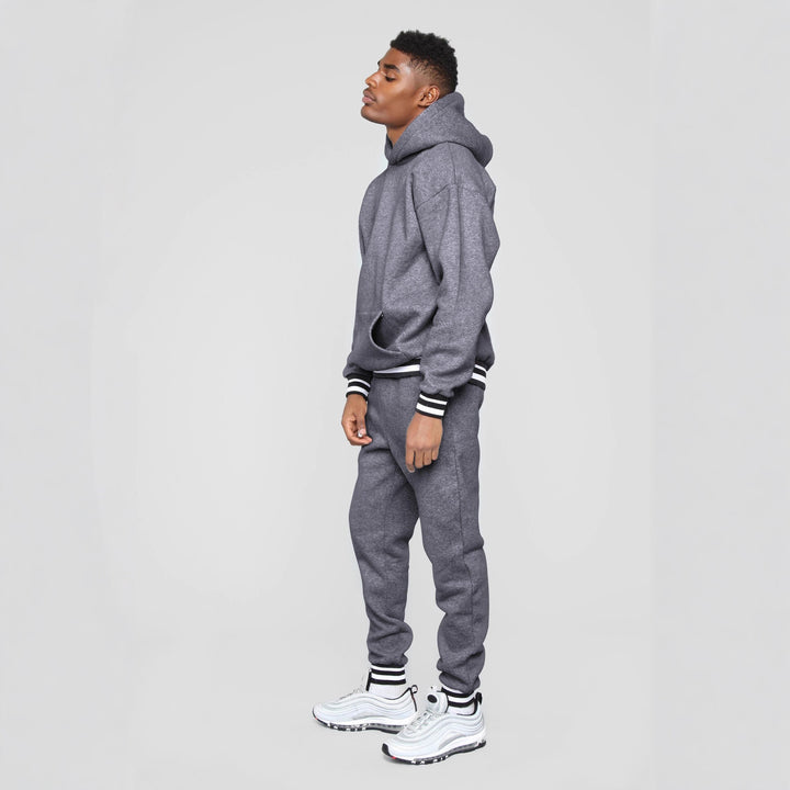 Herren sportliches Sweatshirt mit bequemen Jogginghosen im urbanen Style Echoarchiv