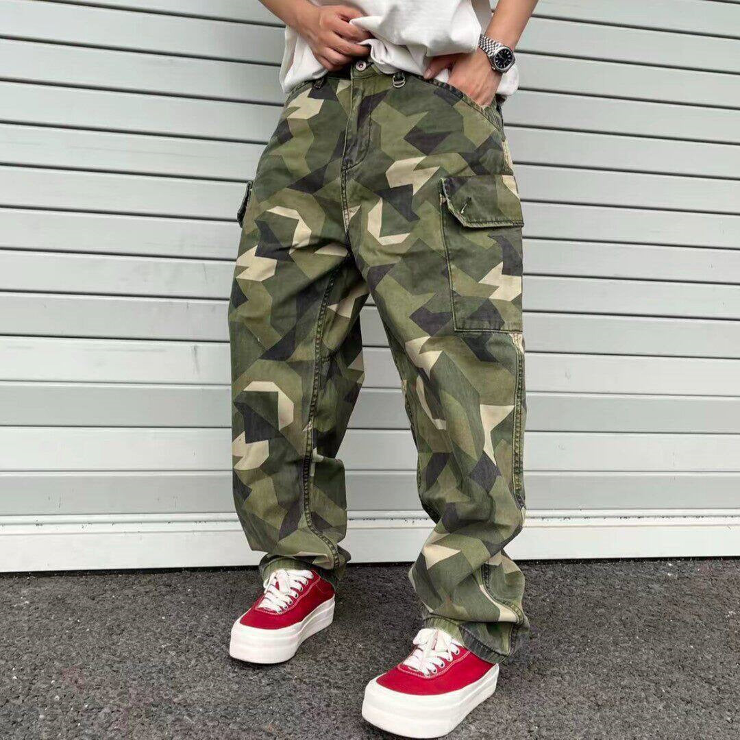 Herren Cargohose mit modernem Camouflage-Muster Echoarchiv