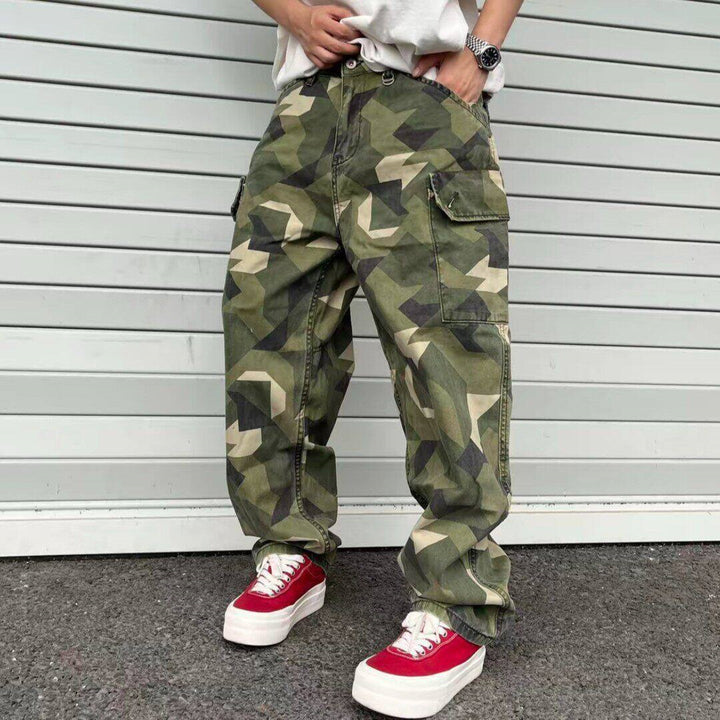Herren Cargohose mit modernem Camouflage-Muster Echoarchiv