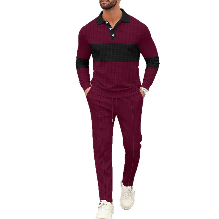 Herren sportliches Poloshirt mit eleganter Komplementär-Hose Echoarchiv