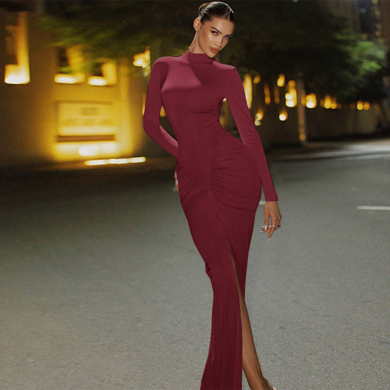 Damen Figurbetontes Abend-Maxikleid mit hohem Rundhals, langen Ärmeln, geraffter Hüftpartie und Frontschlitz – Avérine