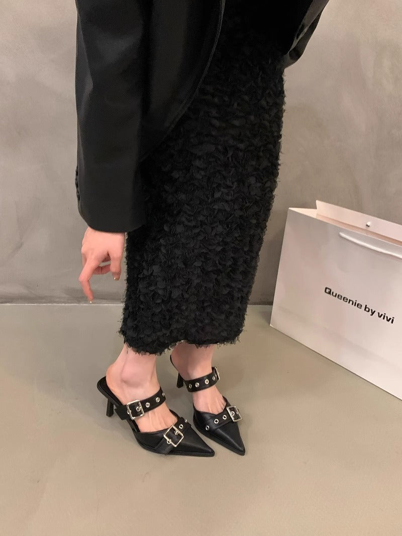 Damen Spitz zulaufende Mule‑Pantoletten mit doppeltem Schnallenriemen, Ösen‑Detail und niedrigem Kitten‑Absatz – Lioré
