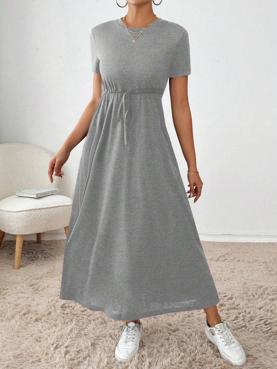 Damen lässiges Maxikleid mit elastischem Taillenbund und Rundhalsausschnitt Echo Archiv