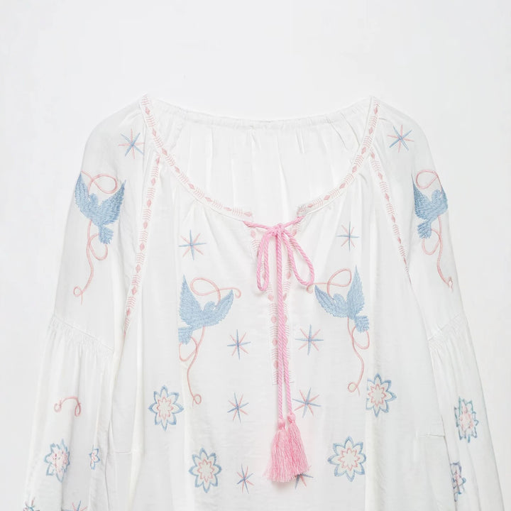 Damen Bestickte luftige Boho-Tunika mit Quastenband und Ballonärmeln Echo Archiv