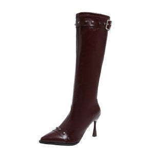 Damen Kniehohe Stiefel mit spitzer Zehenpartie, skulpturellem Stilettoabsatz und Zierriemen – Lioré