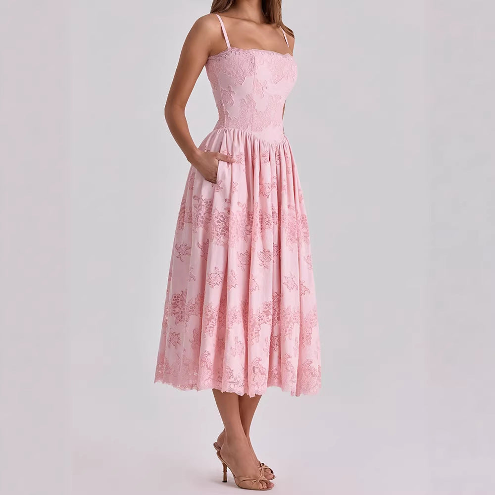Damen Elegantes Maxikleid mit zarten Spitzenapplikationen Echo Archiv