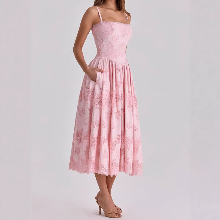 Damen Elegantes Maxikleid mit zarten Spitzenapplikationen Echo Archiv