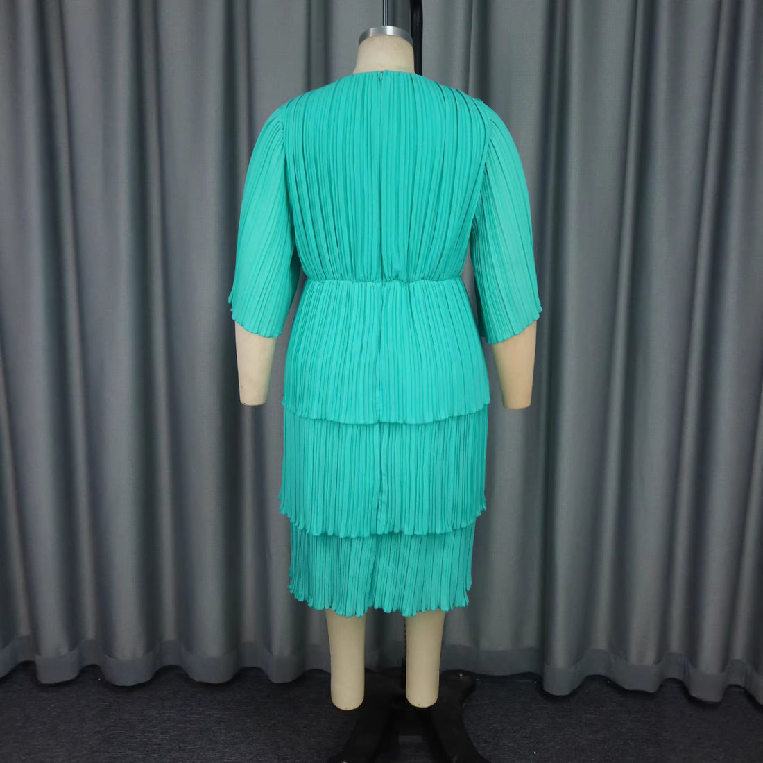 Damen Plissiertes Maxikleid mit tailliertem Gürtel – Valéora