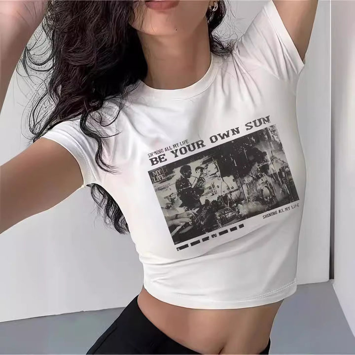 Damen Crop-T-Shirt mit inspirierendem Schriftzug und Sternen-Design Echo Archiv