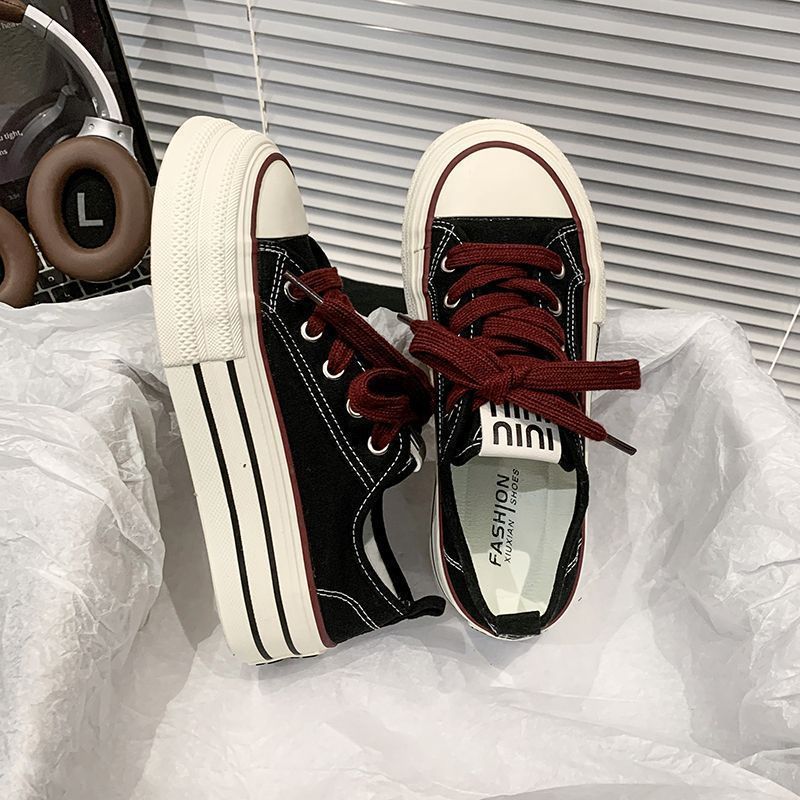 Damen Canvas Sneakers mit kontrastierenden Details und bequemen Schnürsenkeln Echo Archiv