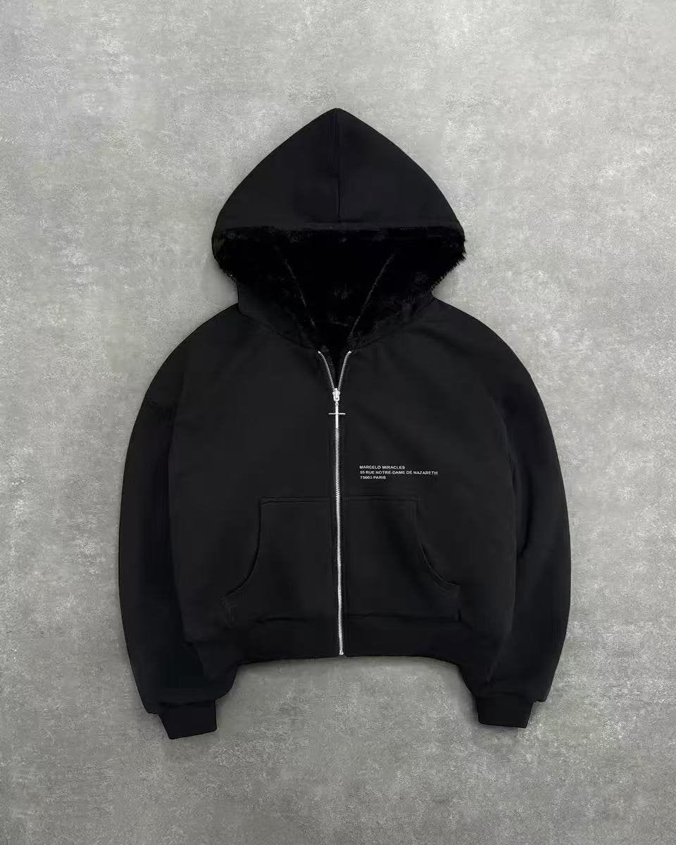 Unisex Kapuzen-Sweatjacke mit Kunstfellfutter, verkürztem Schnitt und Kreuz-Reißverschluss Echo Archiv