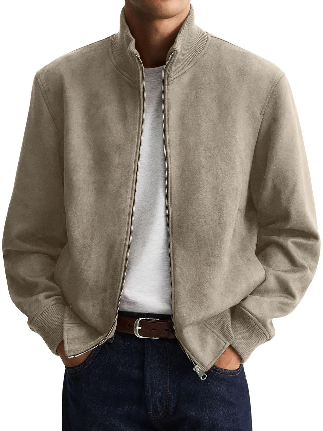Herren stilvolle Wildlederjacke mit hohem Kragen und praktischen Taschen Echoarchiv