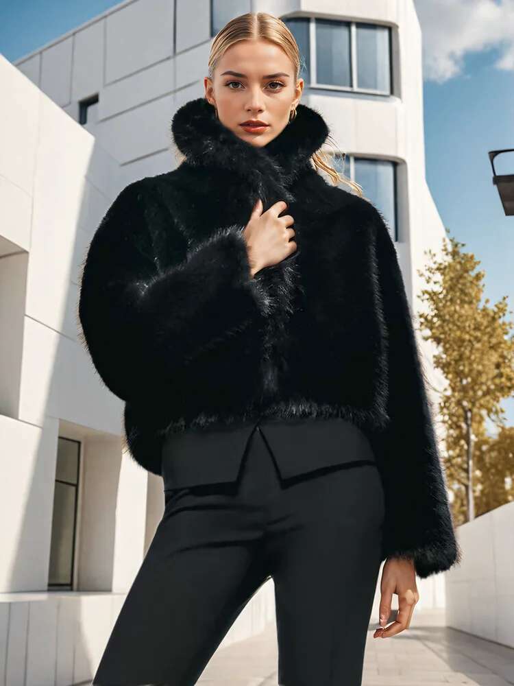 Damen Kurze Kapuzen-Faux-Fur-Jacke mit dichtem Hochflor, Boxy-Silhouette und elastischem Saum Echo Archiv