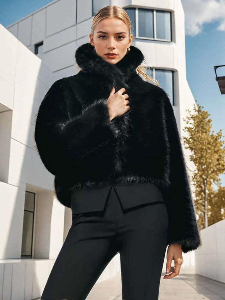 Damen Kurze Kapuzen-Faux-Fur-Jacke mit dichtem Hochflor, Boxy-Silhouette und elastischem Saum Echo Archiv