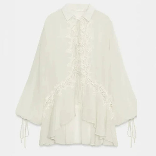 Damen Romantische Tunika‑Bluse mit Spitzenapplikation, Volantsaum und Ballonärmeln Echo Archiv