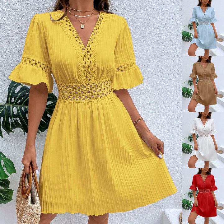 Damen Midikleid mit Plissee, Spitzeneinsatz in der Taille und Volantärmeln Echo Archiv