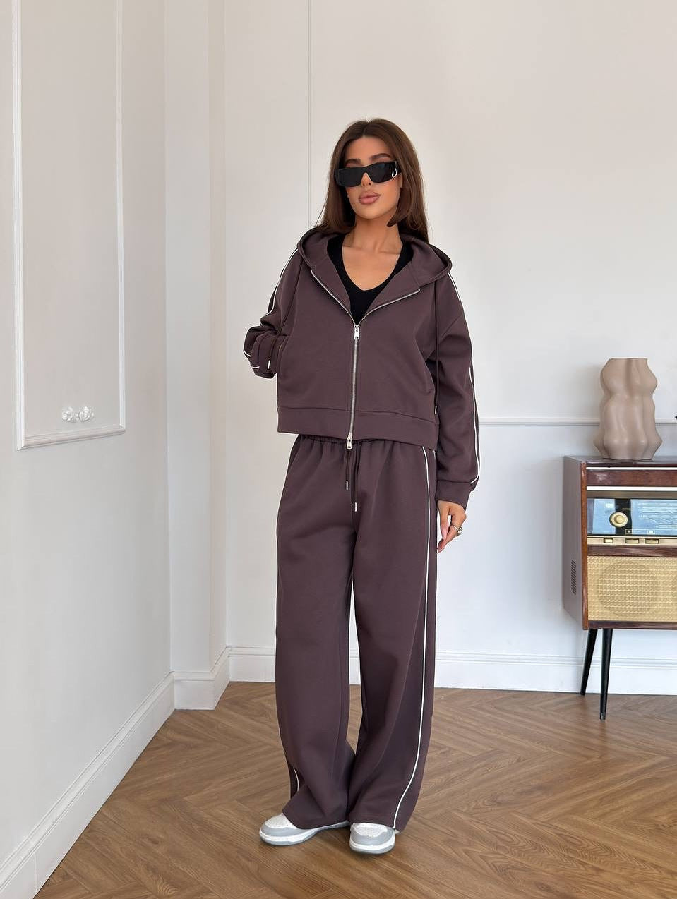 Damen Lässiges zweiteiliges Lounge-Set mit oversized Zipjacke und weitem Kordelzug-Hosenbund – Élanora