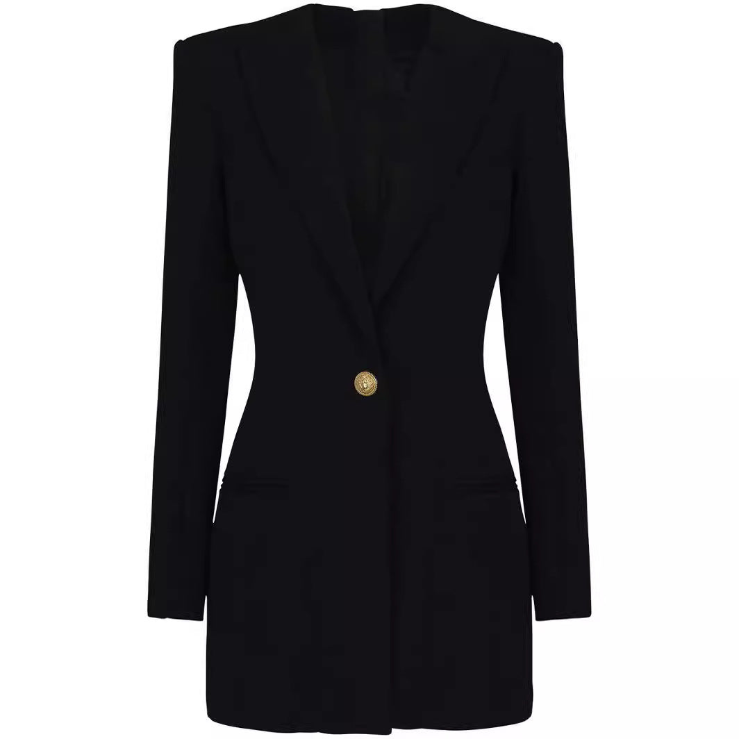 Damen kurzes Blazerkleid im minimalistischen Tailoring mit betonter Schulter und Ein-Knopf‑Verschluss Echoarchiv