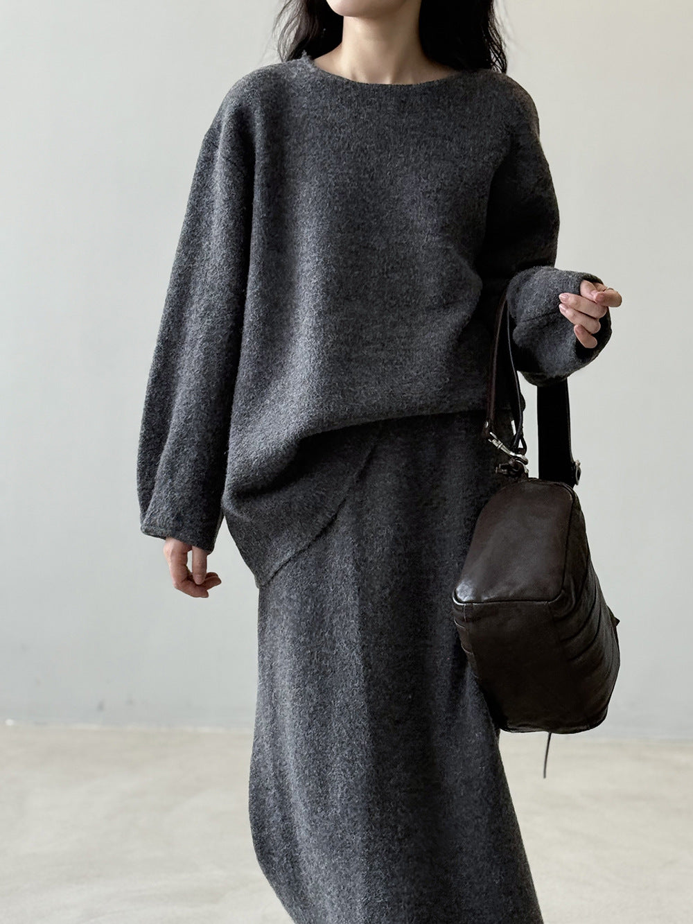 Damen Kuscheliges Strick-Set Oversize-Pullover mit weitem Rundhalsausschnitt und Midirock Echoarchiv