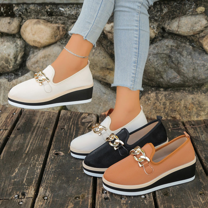 Damen slip-on Plateau-Loafer mit dekorativer Metallkette, strukturiertem Kunstleder und gepolstertem Komfortfußbett Echo Archiv
