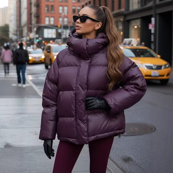 Damen Kurze wattierte Oversize‑Steppjacke mit hohem Stehkragen und Kapuze Echo Archiv