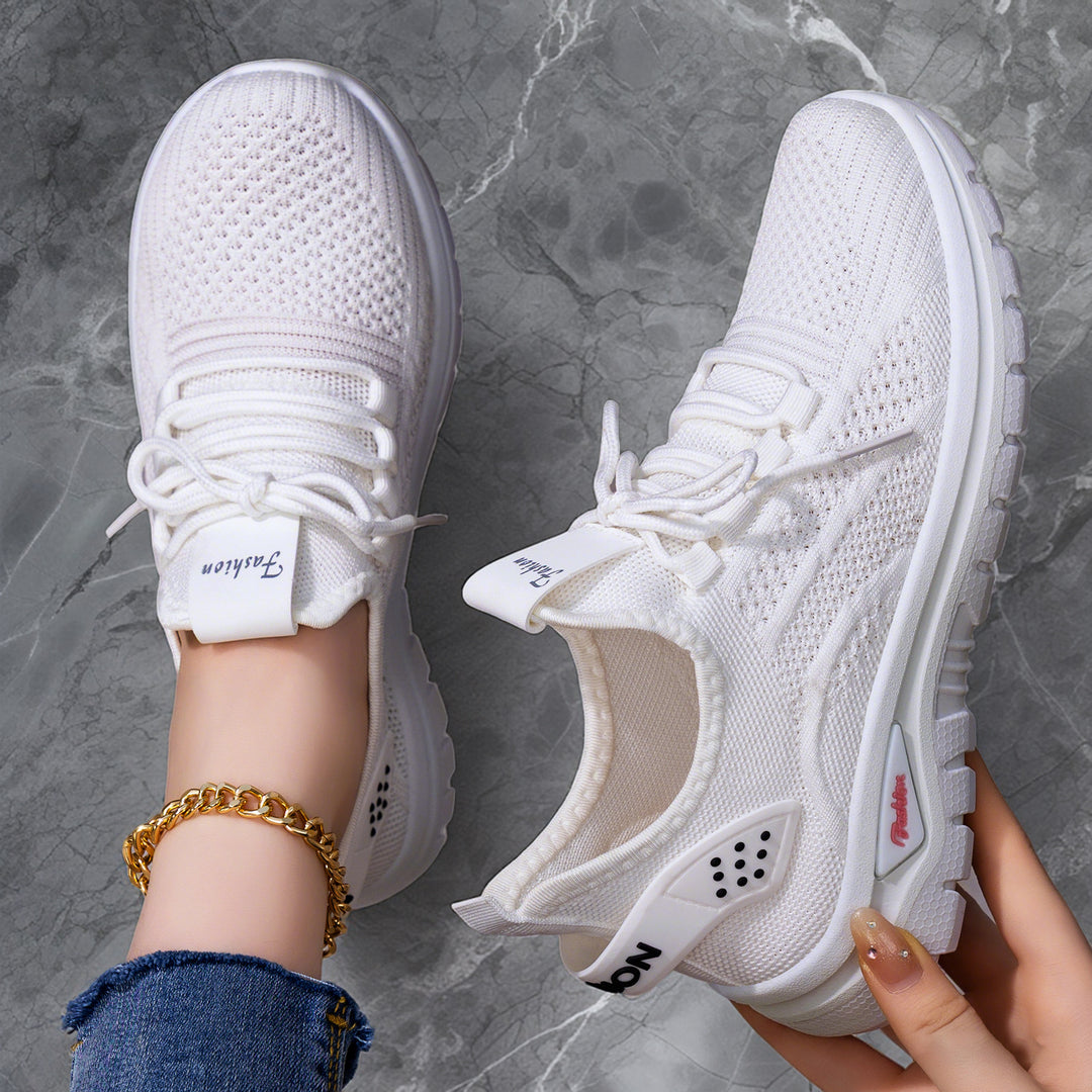 Damen nan sockenähnlicher Strick-Fit Sneaker mit elastischer Schnürung, gelochter Fersenverstärkung und dämpfender Plateau-Sohle Echo Archiv