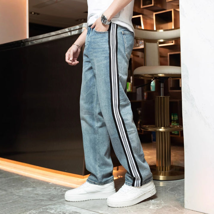 Herren Relaxed Fit Jeans mit kontrastierenden Seitenstreifen und hohem Tragekomfort Echoarchiv