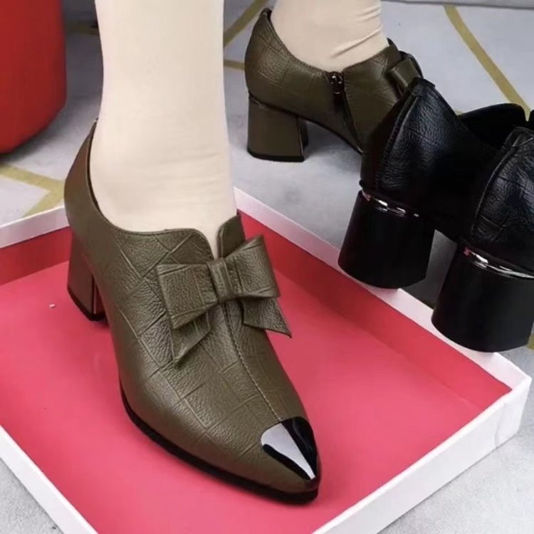 Damen nan elegante Pumps mit spitzer Metallkappe, dekorativer Schleife, seitlichem Reißverschluss und mittelhohem Blockabsatz Echo Archiv