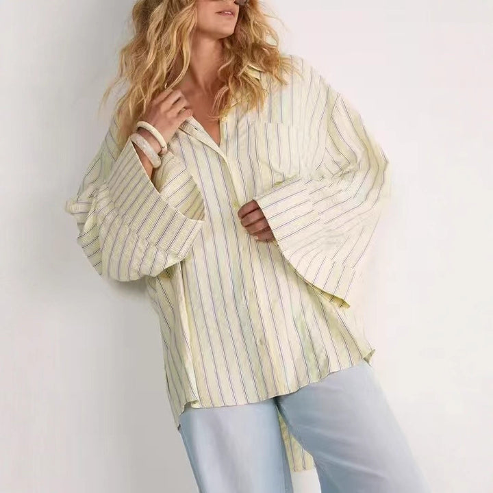 Damen Oversize-Hemdbluse mit weitem Glockenärmel und feinem Streifenmuster – Élovi