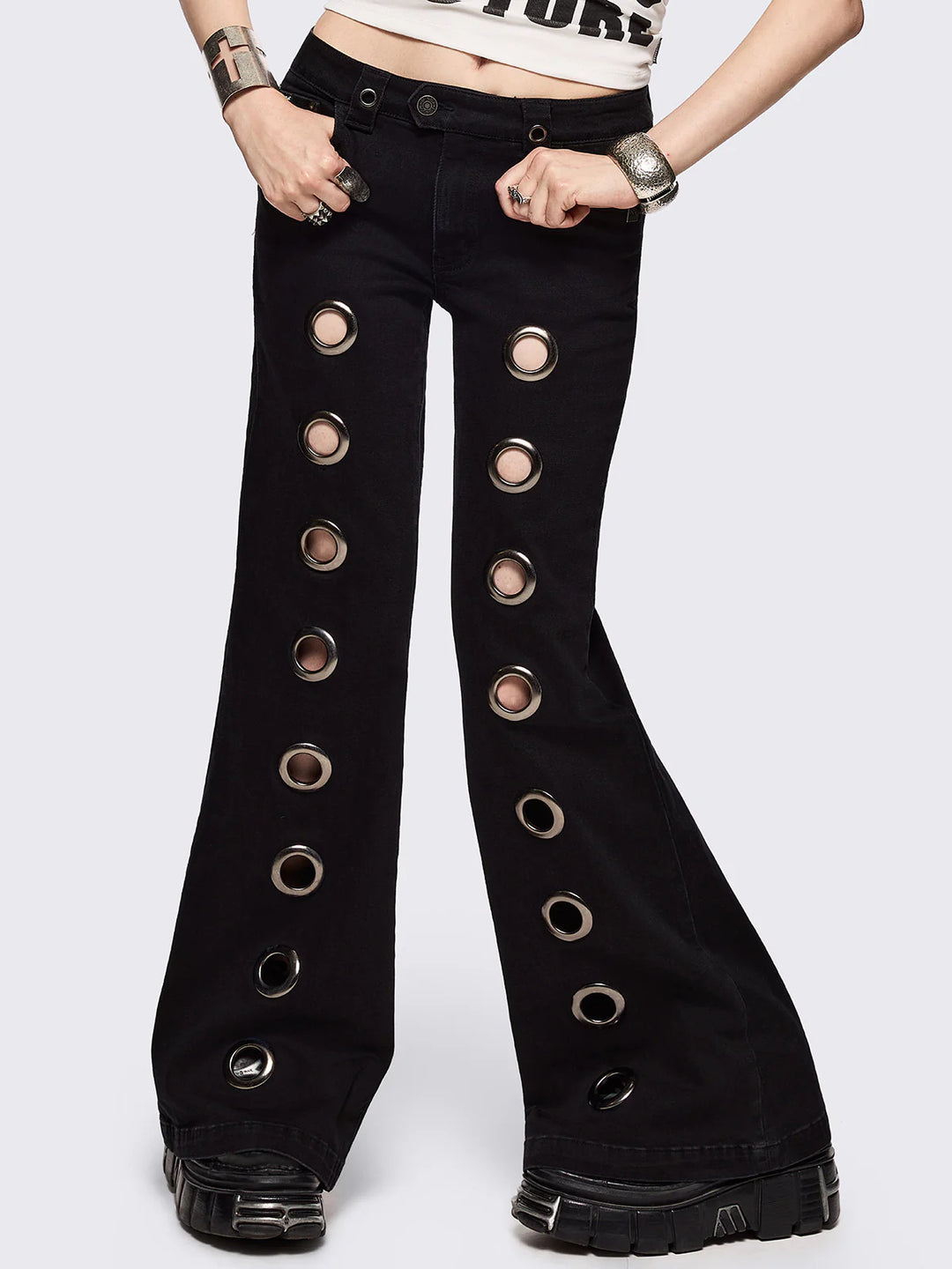 Damen Flared Jeans mit dekorativen Ösen Echo Archiv