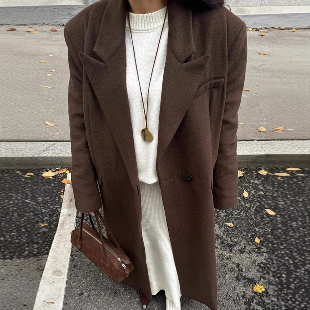 Damen Langmantel mit geradem Schnitt, kaschierendem Oversize-Revers und Eingrifftaschen Echoarchiv