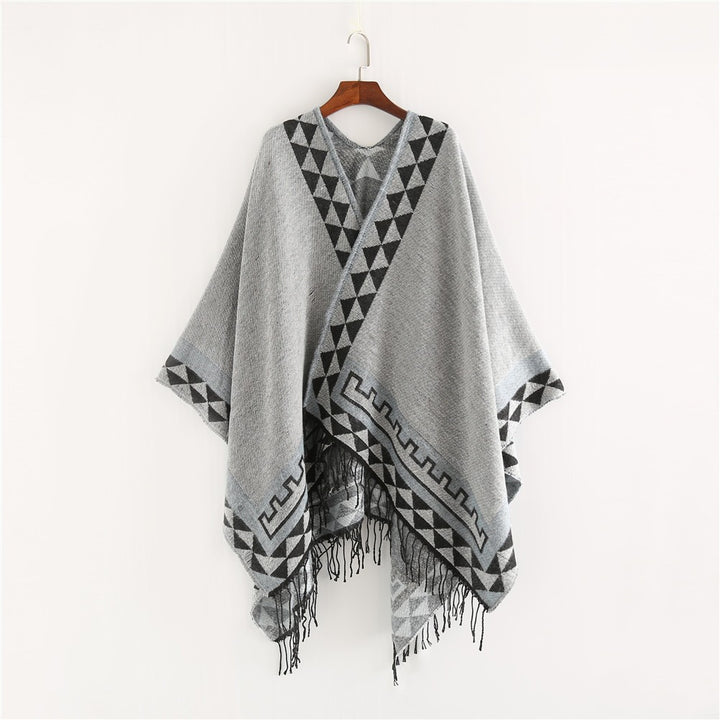 Damen Weichfallender Capeponcho mit Dreieck-Jacquard, Kontrastbordüre und Fransensaum – Célinea