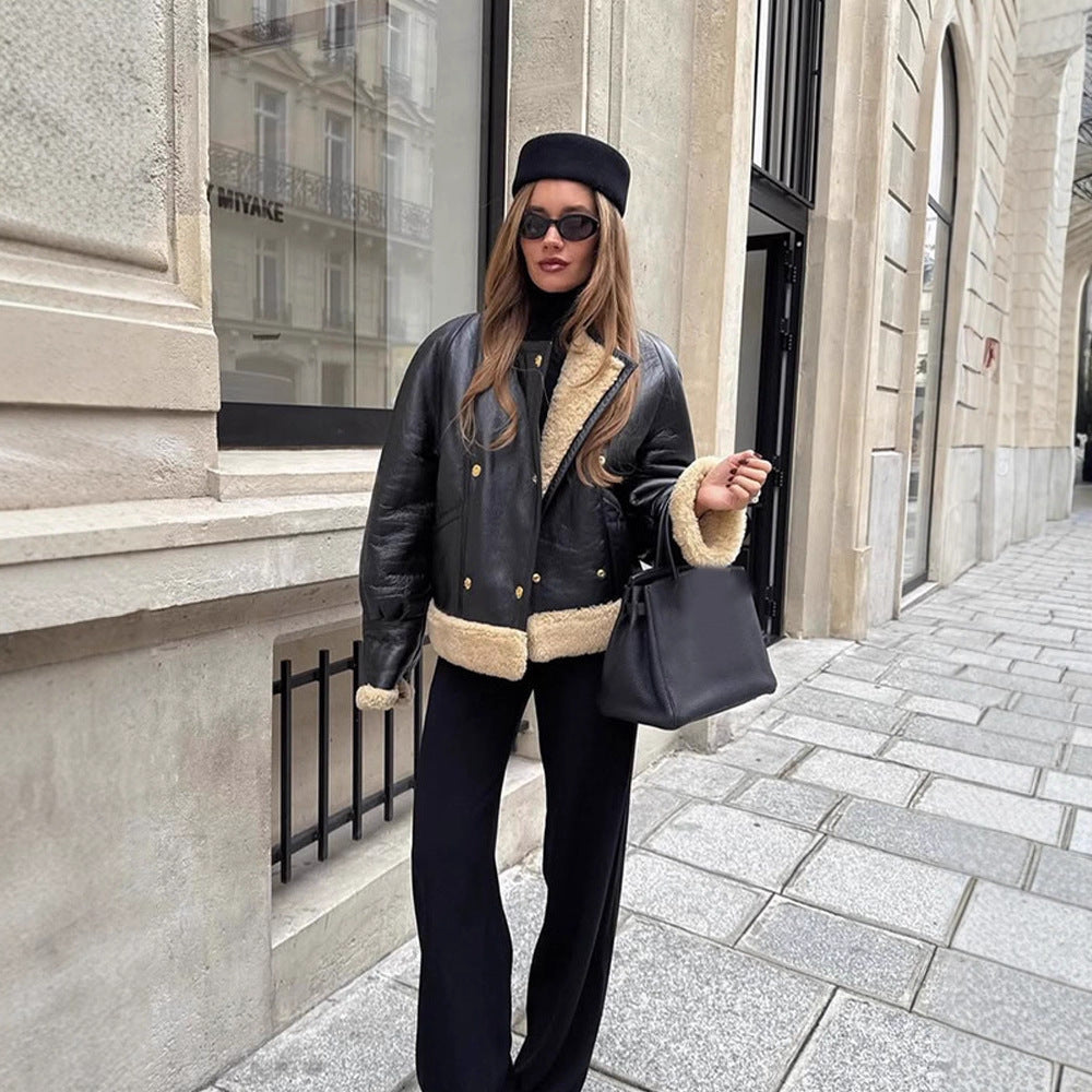 Damen Kurzjacke im Aviator‑Stil mit Teddy‑Innenfutter und doppelreihiger Druckknopffront Echoarchiv