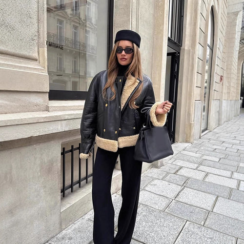 Damen Kurzjacke im Aviator‑Stil mit Teddy‑Innenfutter und doppelreihiger Druckknopffront Echoarchiv