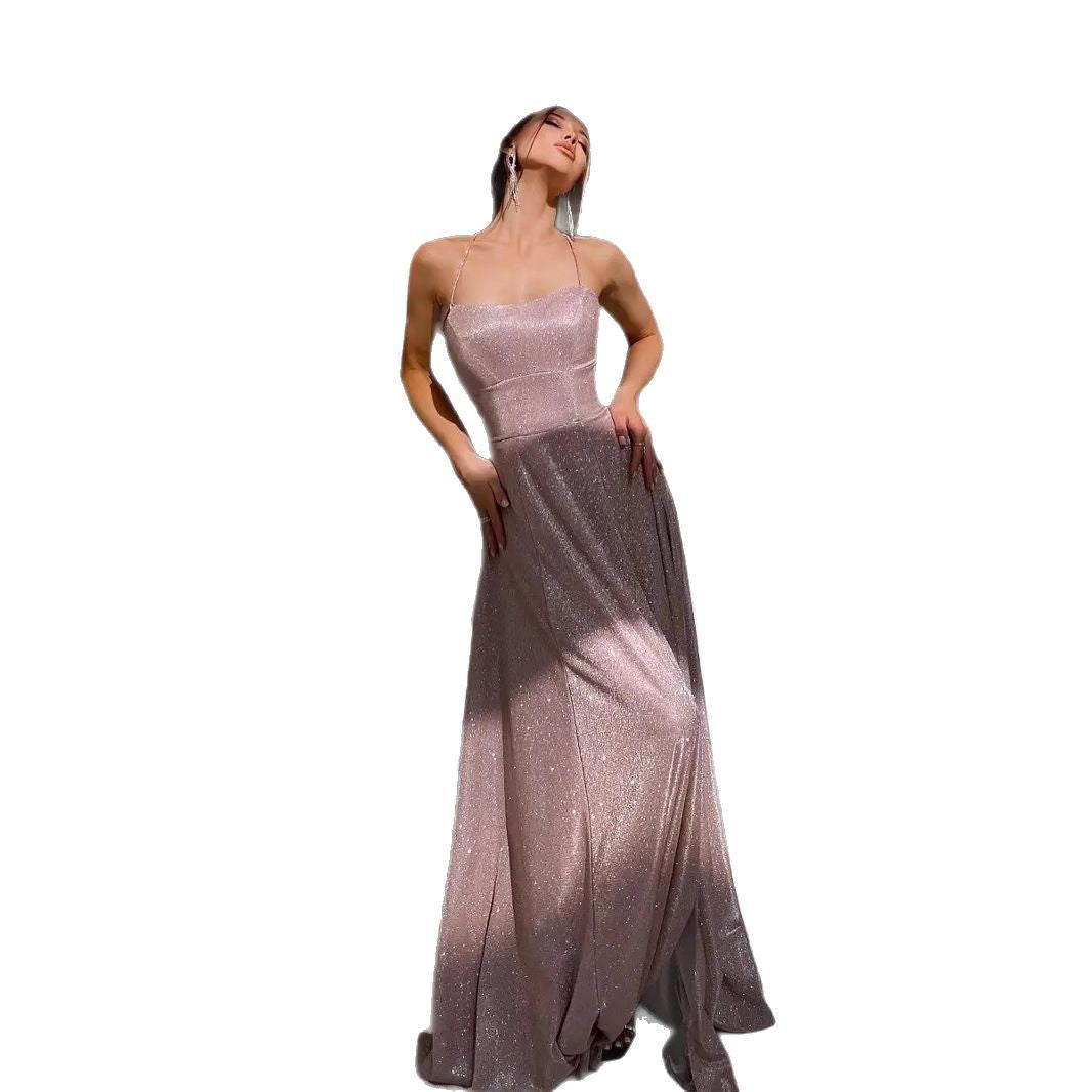 Damen Glamouröses Abendkleid mit offenem Rücken und funkelnder Stoffqualität Echoarchiv