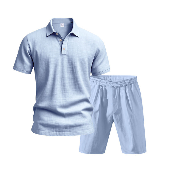 Herren Freizeit-Outfit mit Polohemd und kurzen Hosen Echoarchiv