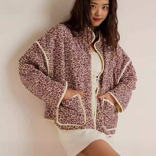 Damen 600+ gesteppte bestickte Taillengürtel‑Jacke mit floralem Muster und Stehkragen Echo Archiv