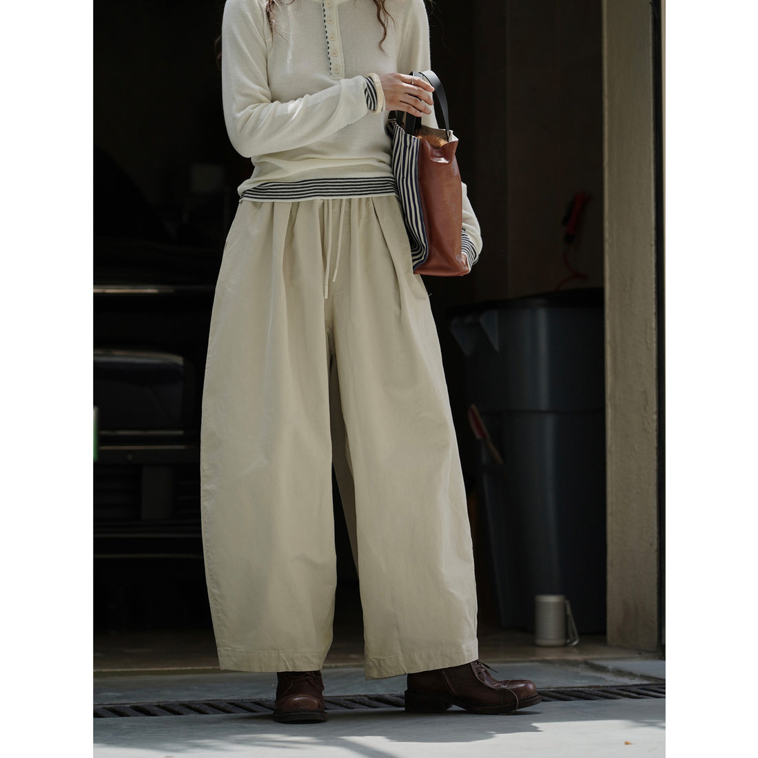 Damen Weite High‑Waist Cargo-Harem-Hose mit elastischem Bund und großen aufgesetzten Taschen Echoarchiv