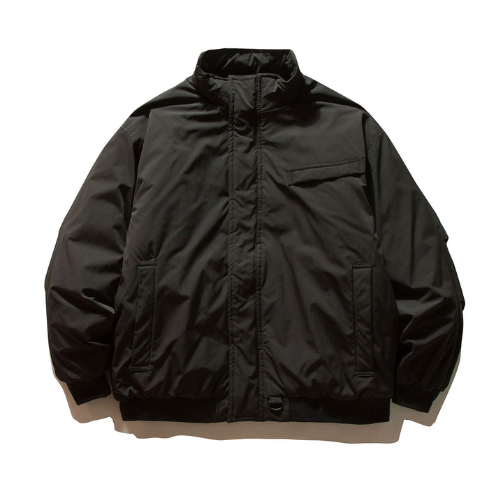 Herren Minimalistische Thermo‑Bomberjacke mit verdeckter Frontblende, hohem Stehkragen und Utility‑D‑Ring Echoarchiv