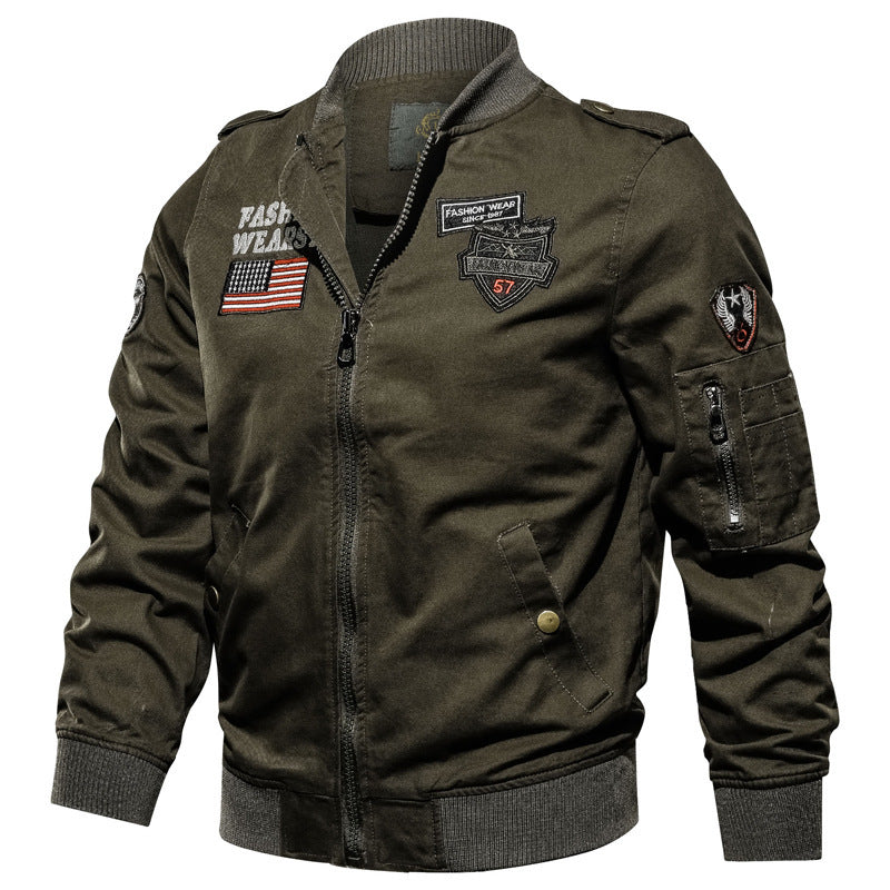 Herren nan militärisch inspirierte Bomberjacke mit Patch- und Stick-Details, Ärmeltasche und gerippten Bündchen Echo Archiv