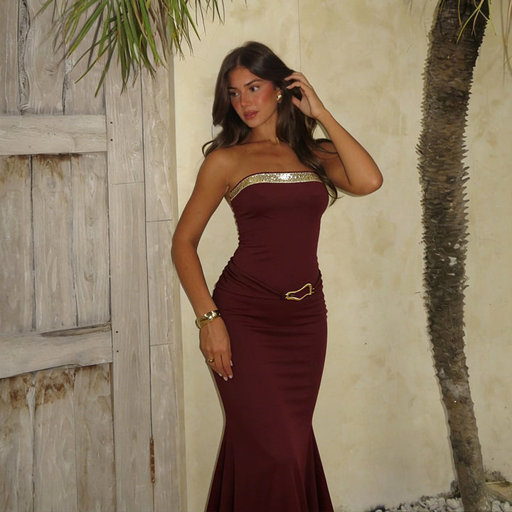 Damen langes Maxikleid mit schulterfreiem Design und eleganter Metallverzierung Echo Archiv